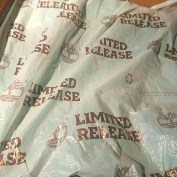 Limited Edition; New in Box; 💰 Green Timberland size 13; Impossible to find - Picture 3 of 4